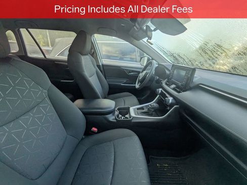 Used 2021 Toyota RAV4 XLE FWD image 10