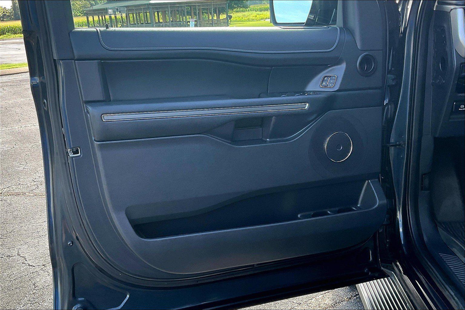 Used 2024 Ford Expedition XLT RWD image 20
