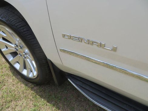 Used 2015 GMC Yukon Denali w/ Open Road Package AWD/4WD image 9