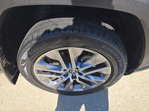 Used 2022 Toyota RAV4 XLE Premium image 43