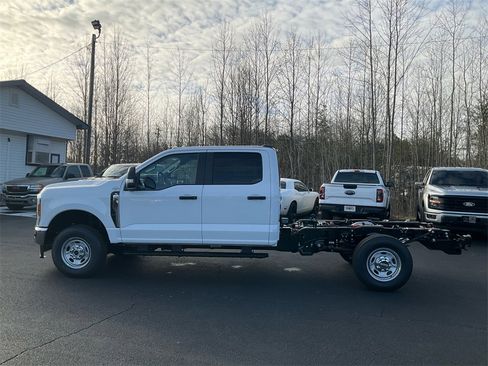 New 2026 Ford F250 XL w/ XL Chrome Package image 8