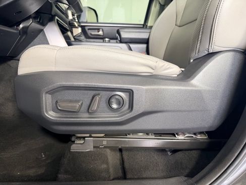 Used 2022 Toyota Tundra SR5 w/ SR5 Premium Package RWD image 25