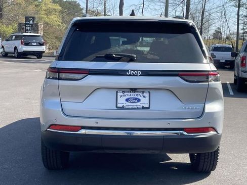 Used 2024 Jeep Grand Cherokee Laredo image 24