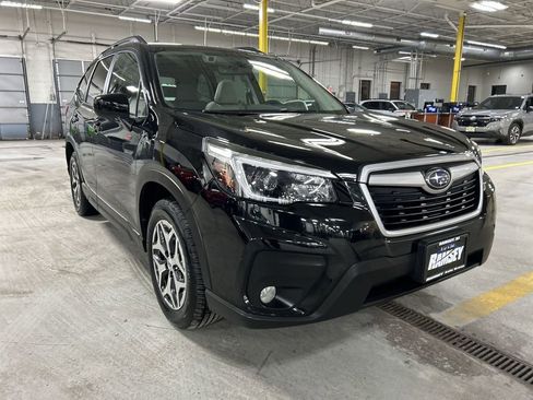 Used 2021 Subaru Forester Premium image 2