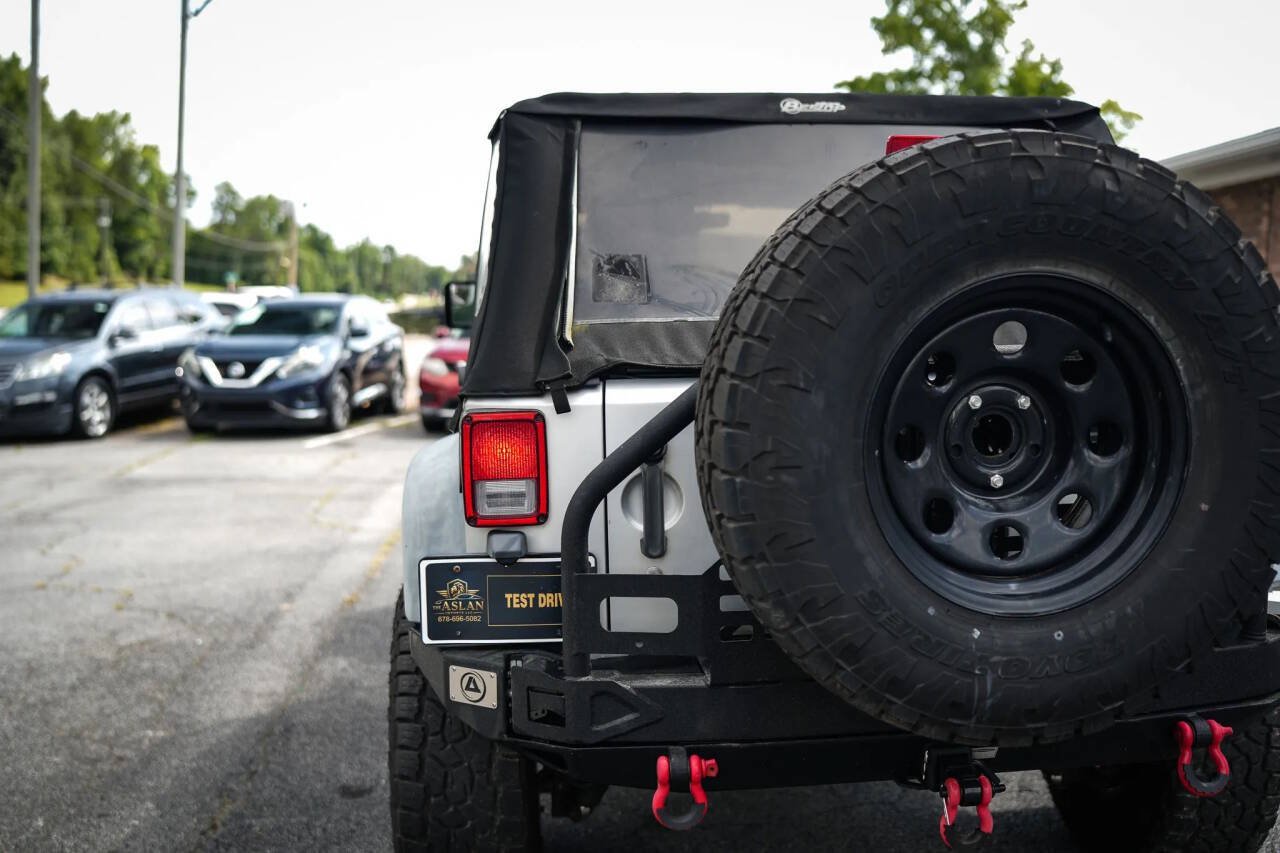 Used 2012 Jeep Wrangler Unlimited Rubicon w/ Dual Top Group AWD/4WD image 20
