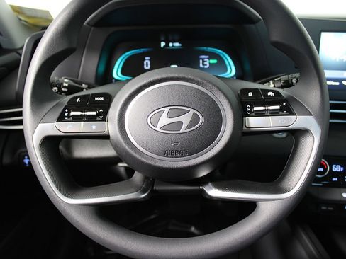 Used 2025 Hyundai Elantra Blue image 11