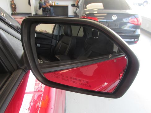 Certified 2022 Ford Explorer XLT w/ Equipment Group 202A image 17