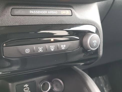 Certified 2024 Ford Escape SE image 33