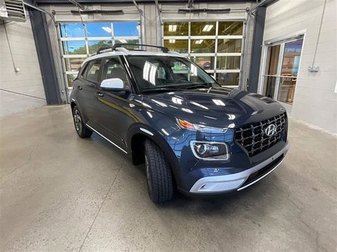 Used 2021 Hyundai Venue FWD image 7