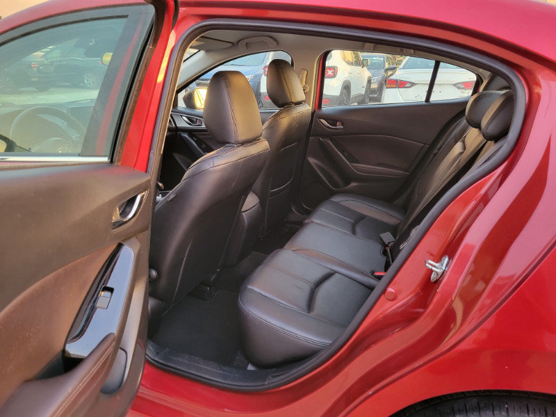 Used 2018 MAZDA MAZDA3 Touring FWD image 23