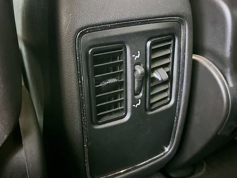 Used 2021 Jeep Grand Cherokee Laredo image 13