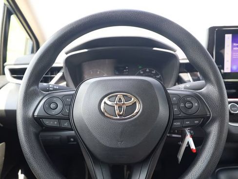 Used 2025 Toyota Corolla LE FWD image 14