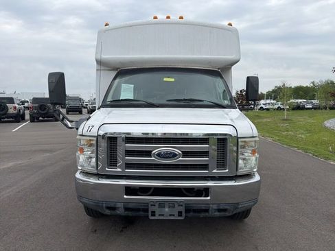 Used 2011 Ford E-450 and Econoline 450 Super Duty w/ Shuttle Bus Prep Pkg RWD image 3