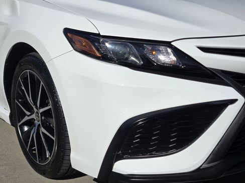 Used 2021 Toyota Camry SE image 9