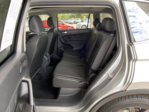 Certified 2023 Volkswagen Tiguan SE w/ Panoramic Sunroof Package FWD image 37
