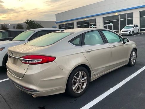 Used 2018 Ford Fusion SE FWD image 5