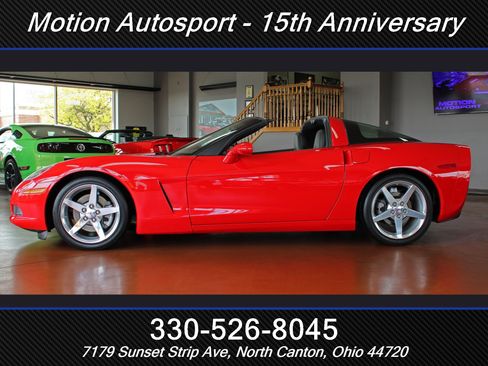Used 2005 Chevrolet Corvette Coupe w/ Preferred Equipment Group RWD image 8