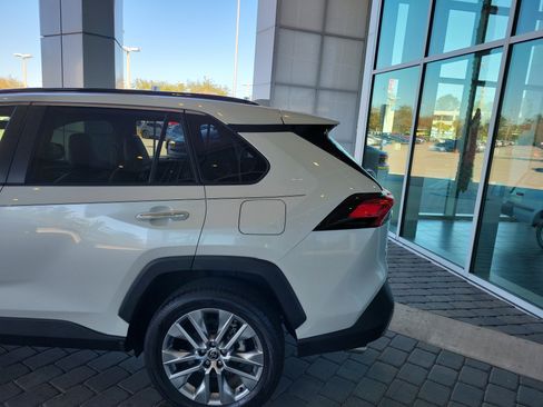 Used 2023 Toyota RAV4 Limited image 4