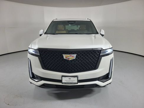 Used 2023 Cadillac Escalade Premium Luxury AWD/4WD image 2