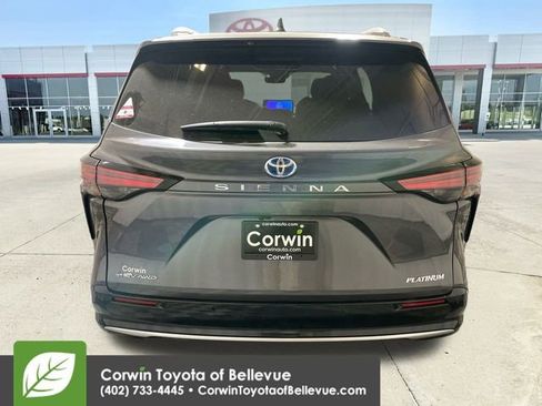 New 2025 Toyota Sienna Platinum image 7