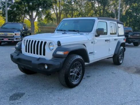 Used 2024 Jeep Wrangler Unlimited Sport AWD/4WD image 9