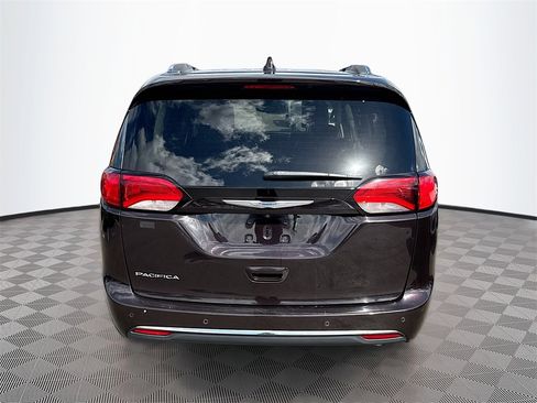 Used 2018 Chrysler Pacifica Touring-L image 7