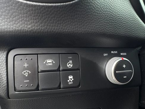 Used 2016 Kia Soul ! w/ Premium Package FWD image 19