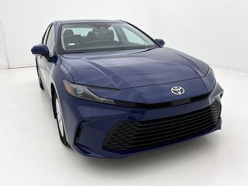 Used 2025 Toyota Camry LE AWD/4WD image 3