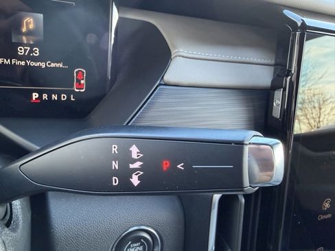 Used 2026 GMC Acadia Elevation image 28