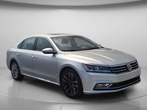 Used 2018 Volkswagen Passat 2.0T SE FWD image 4