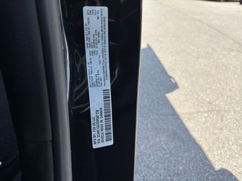Used 2025 Chrysler Pacifica Limited FWD image 34