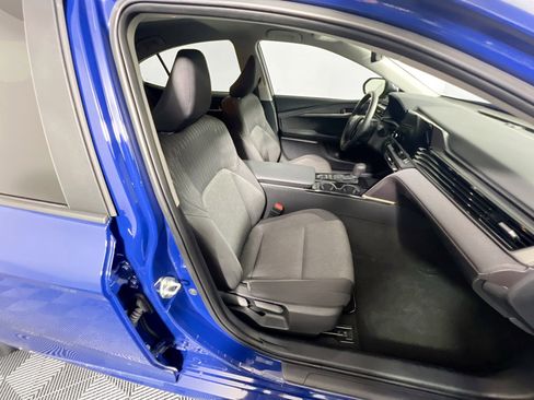 Used 2025 Toyota Camry LE image 32