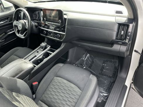 Used 2022 Nissan Pathfinder SV w/ SV Premium Package image 12