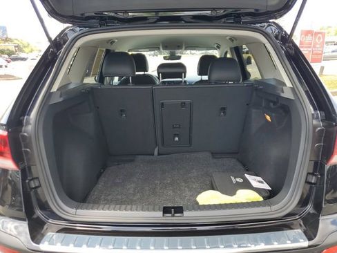 Certified 2023 Volkswagen Taos SE image 8