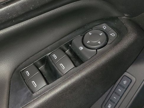 Used 2018 Chevrolet Equinox Premier FWD image 27