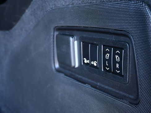 Used 2021 Cadillac Escalade ESV Premium Luxury w/ LPO, Illumination Package image 15