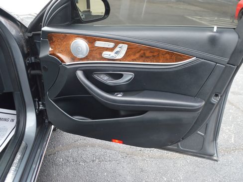 Used 2017 Mercedes-Benz E 300 4MATIC image 17