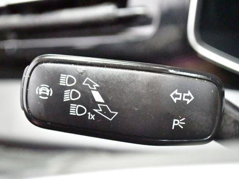 Used 2025 Volkswagen Jetta SE FWD image 21