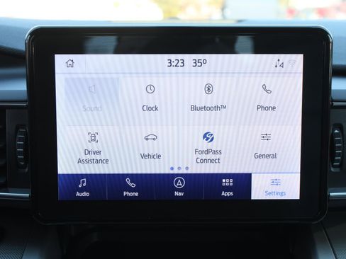 Used 2021 Ford Explorer XLT w/ Equipment Group 202A image 13