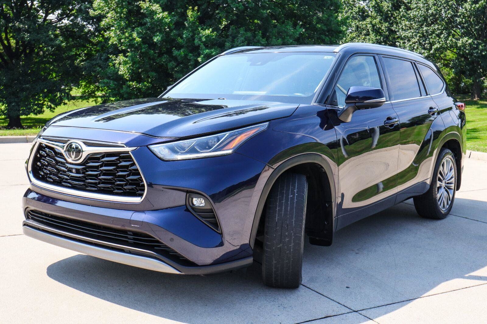 Used 2020 Toyota Highlander Platinum AWD/4WD image 3