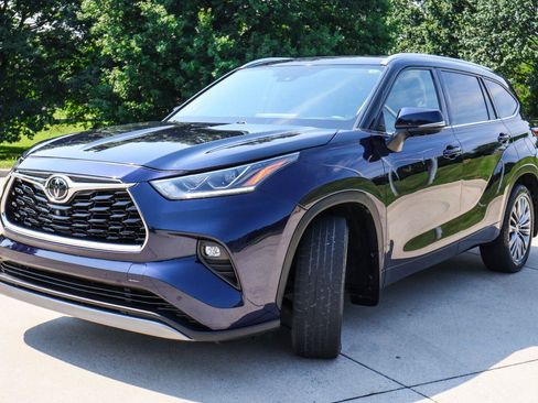 Used 2020 Toyota Highlander Platinum AWD/4WD image 3