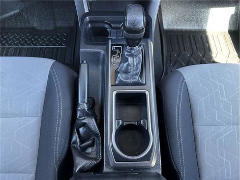 Used 2020 Toyota Tacoma TRD Off-Road w/ Technology Package image 26