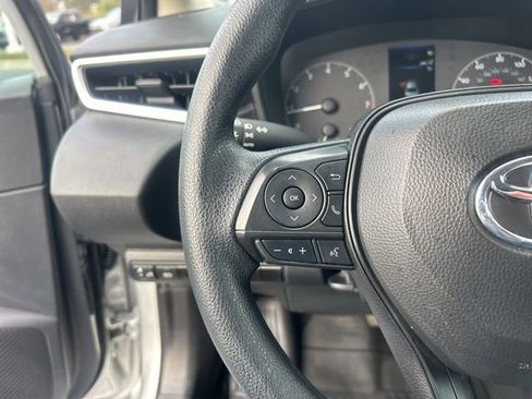 Used 2025 Toyota Corolla LE w/ LE Premium Package image 18