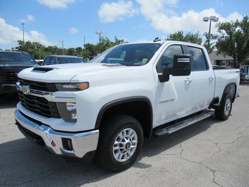 Certified 2025 Chevrolet Silverado 2500 LT w/ Convenience Package AWD/4WD image 3