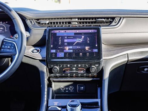 Certified 2024 Jeep Grand Cherokee L Limited w/ Luxury Tech Group II image 16