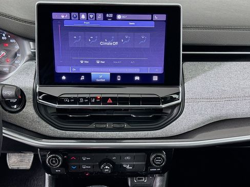 Used 2022 Jeep Compass Latitude image 24