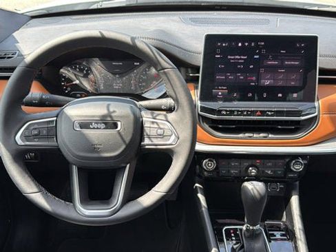 Used 2024 Jeep Compass Limited image 28