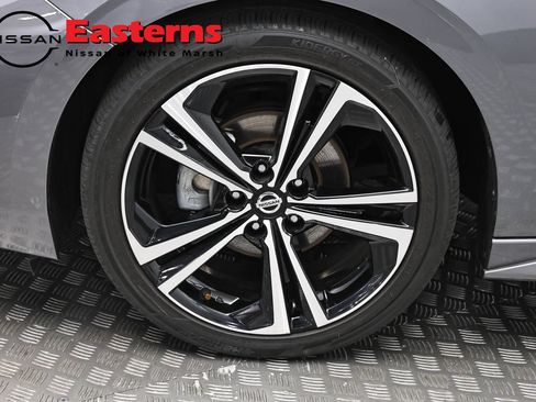 Used 2023 Nissan Sentra SR w/ SR Premium Package FWD image 32