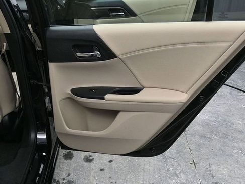 Used 2017 Honda Accord EX-L image 11