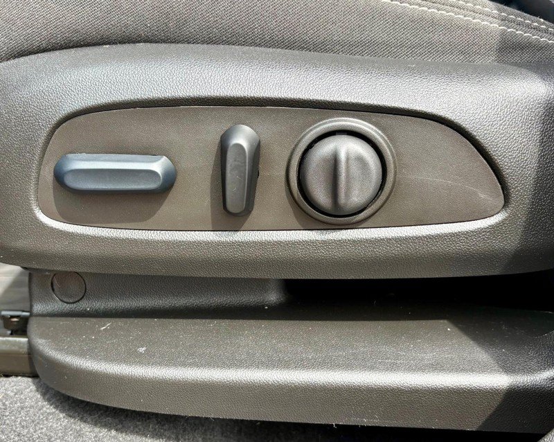 Used 2024 GMC Terrain SLE w/ Driver Convenience Package FWD image 33